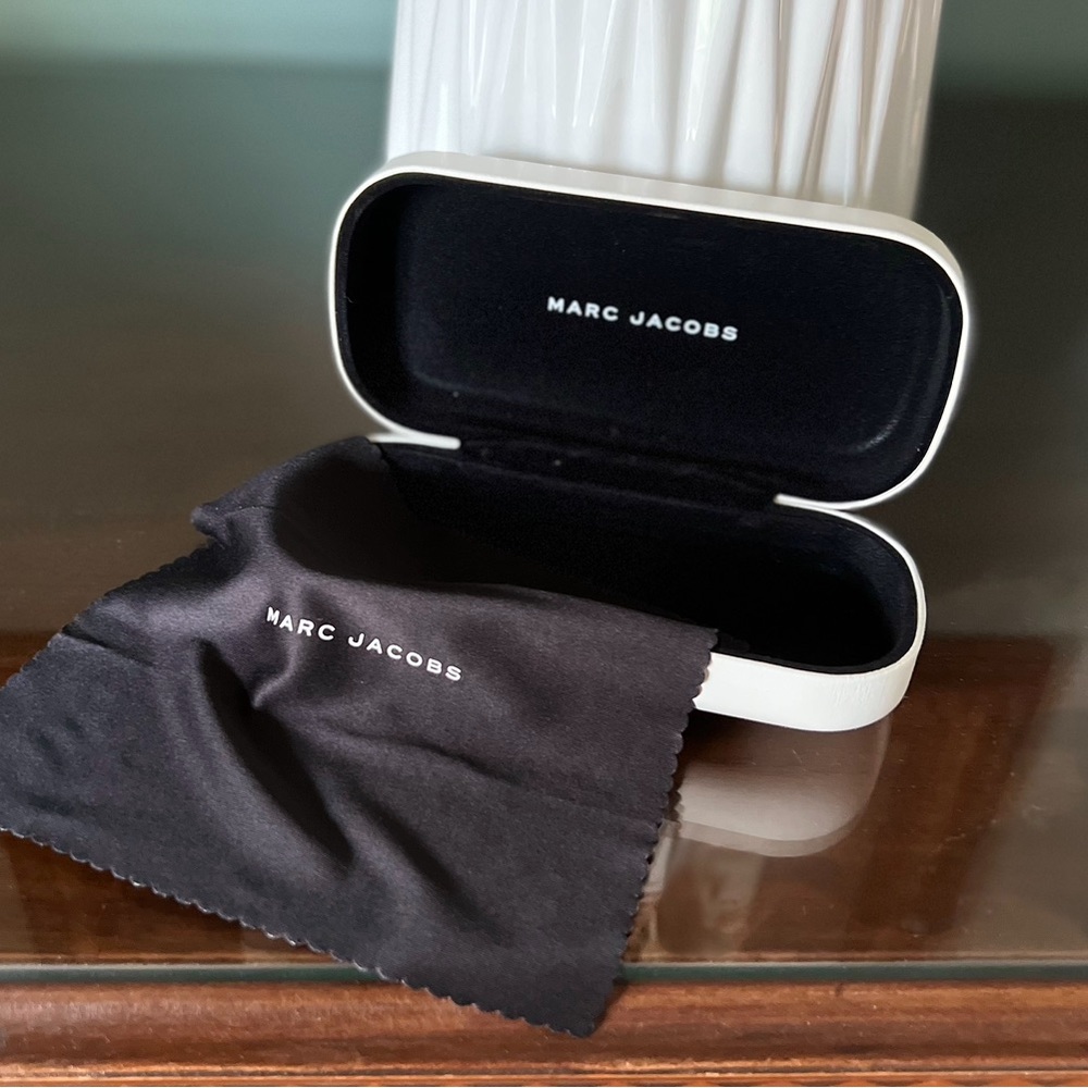 Marc Jacobs Sunglasses Case *New* (w cleaning cloth)